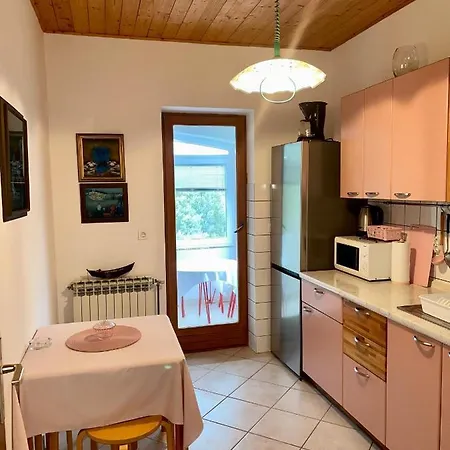 Ema Apartment